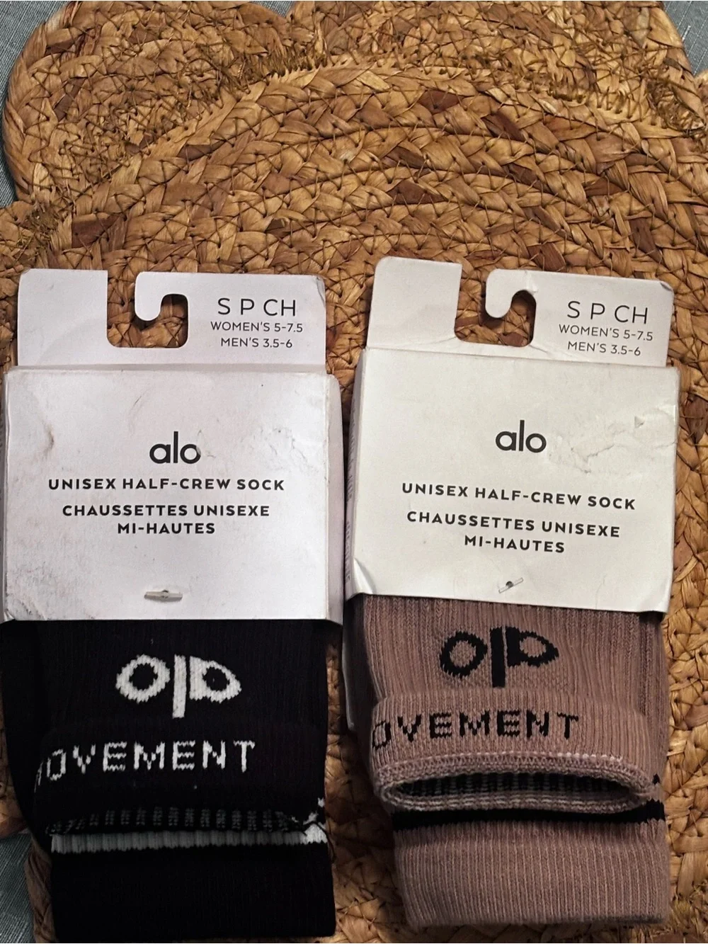 Alo Unisex Half-Crew Socks 2-Pack Black/White & Taupe/Black